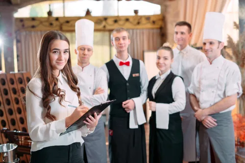 Successful restaurant manager! Study this restaurant management course to learn how!