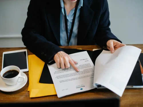 Be better at HR and learn how to conduct an effective performance review course.